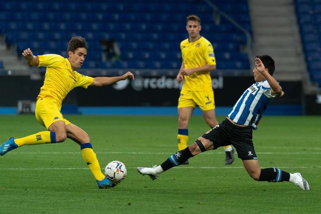 胡金秋23+12赵岩昊16分 广厦5人上双大胜山西